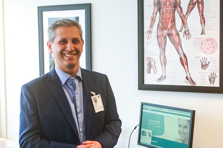 Praktiserende læge Behroz Firoozfard ved den nye klinik i Københavns Lufthavn 